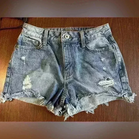 Arizona Jean Juniors Denim Distressed Shorts. Size 5 - Picture 1 of 5